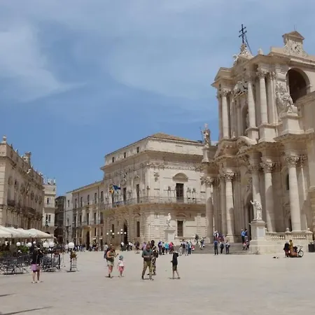La Casa Al Castello Maniace Nyaraló *